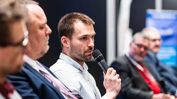 Lukáš Kubina mluví v panelové diskuzi o digitalizaci zdravotnictví